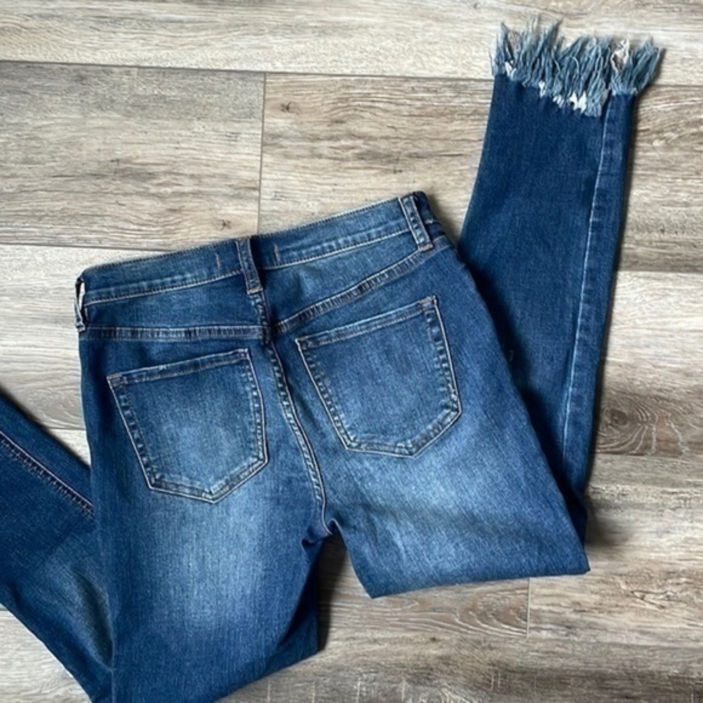 Free People jeans blue denim stretch and ragged size 26 baddie